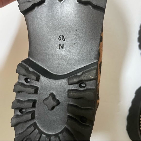 VANELI Zoelie Leopard Tasseled Loafers
Size 6.5 - Picture 15 of 16